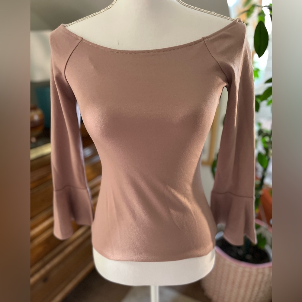 Madison & Berkeley fitted knit top- new